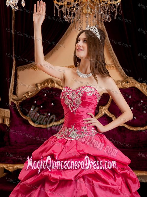 Layers Sweetheart Sweet 15 Dresses Decorated with Pick Ups and Appliques