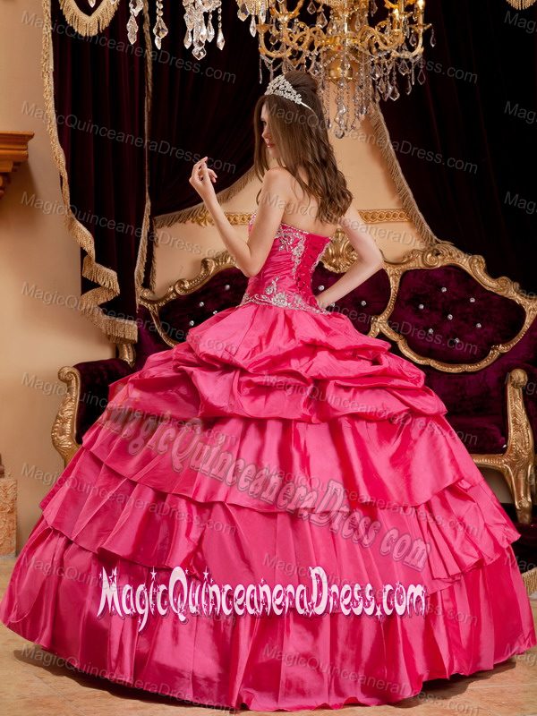 Layers Sweetheart Sweet 15 Dresses Decorated with Pick Ups and Appliques