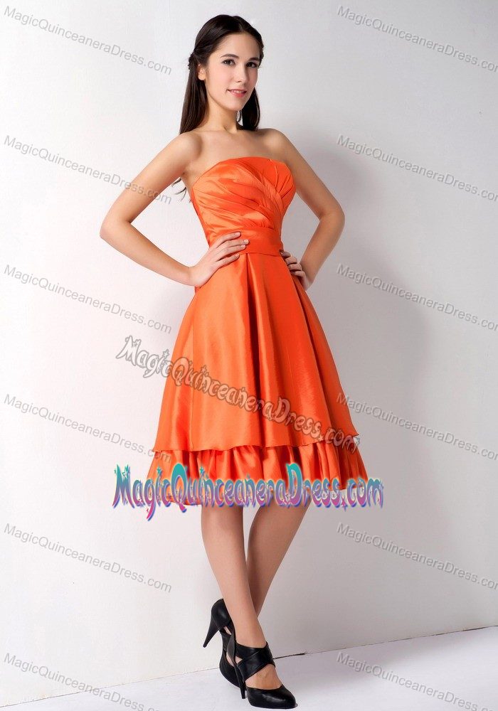 Bright Ruched Strapless Orange Red Knee-length Damas Dresses For Quince