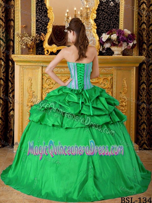Classy Strapless Green Quinces Dresses with Appliques and Pick-ups in Taffeta
