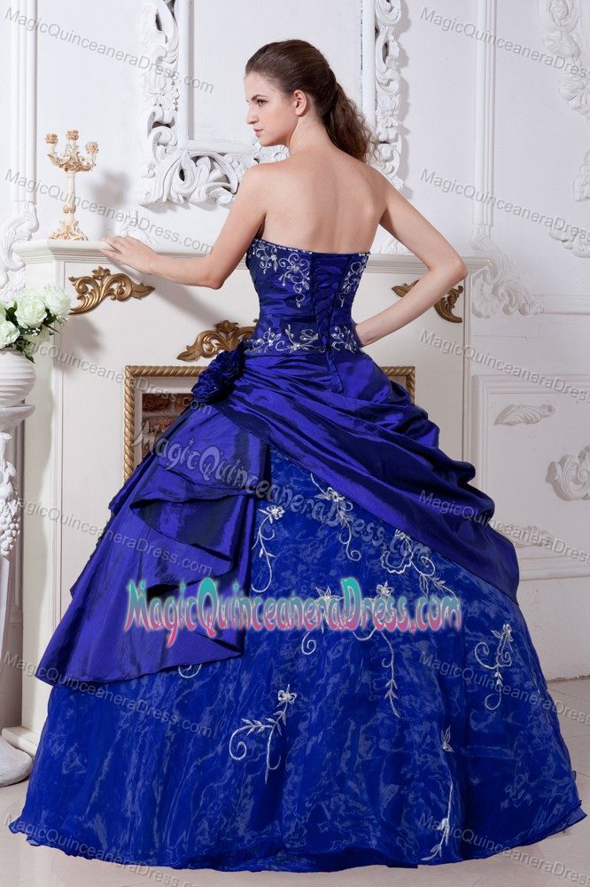 Taffeta and Organza Dark Blue Quinceanera Dress with Embroidery