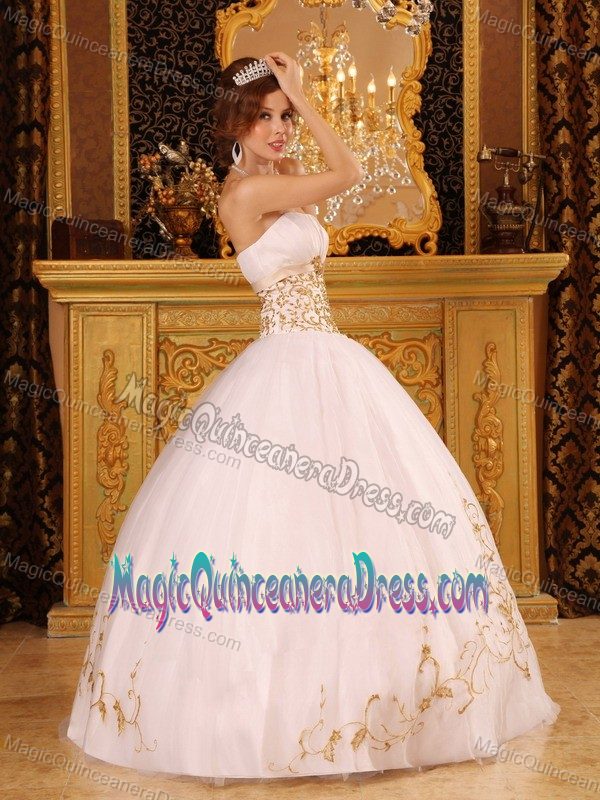 White Satin and Organza Quinceanera Dress with Appliques in Kiel