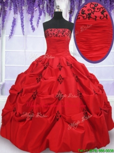 2017 Luxurious Strapless Applique and Bubble Red Quinceanera Dress in Taffeta