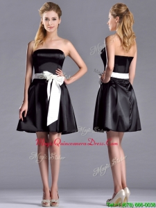 2016 Romantic A Line Strapless White Be-ribboned Short Dama Dress in Black