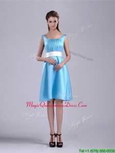 Simple Belted and Ruched Aqua Blue Dama Dress in Knee Length