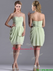 2016 Popular Ruched Decorated Bodice Short Dama Dress in Yellow Green
