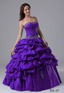Latest Pick-ups Beaded Purple Quinceanera Gown Dresses for Small Girl
