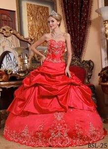 Beautiful Red Ball Gown Sweet 15 Dresses with Pick-ups and Embroidery