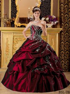 Wine Red Sweetheart Princess Dresses for Quinceanera with Appliques and Pick-ups