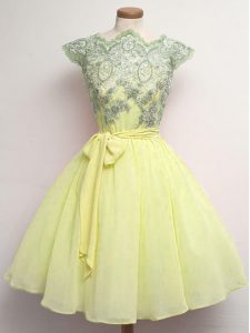Smart Cap Sleeves Chiffon Knee Length Lace Up Vestidos de Damas in Yellow with Lace and Belt