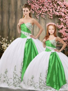 White Ball Gowns Sweetheart Sleeveless Organza Floor Length Lace Up Embroidery and Belt Vestidos de Quinceanera