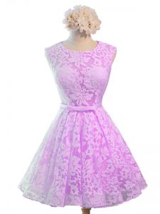 Sleeveless Lace Knee Length Lace Up Vestidos de Damas in Lilac with Belt