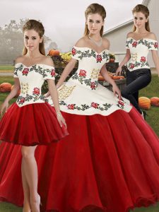 White And Red Three Pieces Off The Shoulder Sleeveless Organza Floor Length Lace Up Embroidery Vestidos de Quinceanera