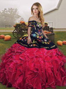 Hot Sale Off The Shoulder Sleeveless Lace Up Quinceanera Gowns Red And Black Organza