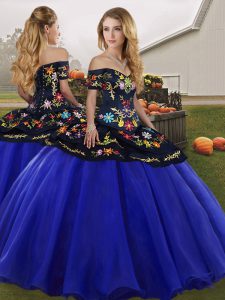 Tulle Off The Shoulder Sleeveless Lace Up Embroidery Quinceanera Gowns in Royal Blue