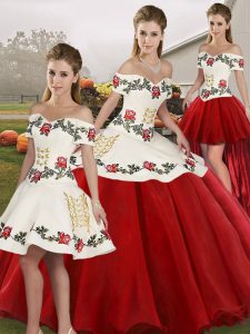 Hot Selling Organza Off The Shoulder Sleeveless Lace Up Embroidery Sweet 16 Dresses in White And Red