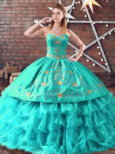 Sweetheart Sleeveless Organza Vestidos de Quinceanera Embroidery and Ruffled Layers Lace Up