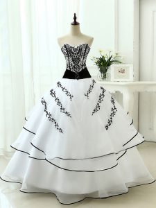 Latest White Ball Gown Prom Dress Military Ball and Sweet 16 and Quinceanera with Beading and Appliques Sweetheart Sleeveless Lace Up