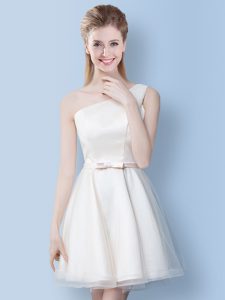 One Shoulder Knee Length White Dama Dress for Quinceanera Tulle Sleeveless Bowknot