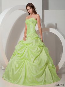 Sweetheart Floor-length Taffeta Quinceanera Dress with Beading in Eugene OR