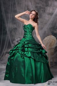 Green Appliqued Sweetheart Long Quince Dress with Pick-ups and Flower