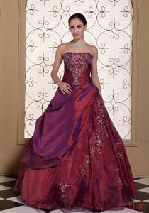 Burgundy Strapless Full-length Quinces Dresses with Embroidery in Wayne
