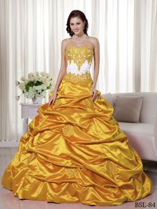 Pretty Gold Sweetheart Long Quince Dresses with Pick-ups and Appliques