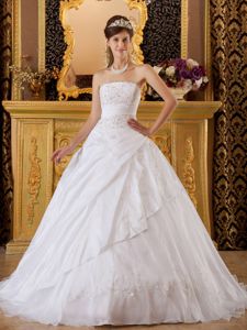Wholesale Lace-up White Floor-length Quince Dress with Appliques in Troy