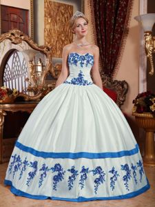 White Sweetheart Floor-length Sweet Sixteen Quinceanera Dress with Appliques