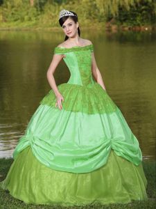 Green Off The Shoulder A-line Sweet Sixteen Dress with Appliques in Dumont