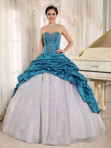 Luxurious Teal and White Quinceanera Dresses with Embroidery and Pick-ups