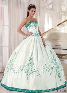 Popular White Quinceanera Gown with Turquoise Embroidery in USA