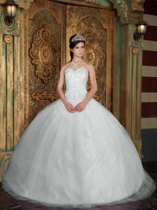 Dreamy White Ball Gown Sweet Sixteen Quinceanera Dresses with Appliques