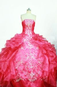 Strapless Embroidery Ruffled Layers Quinceanera Dress in Curitiba Brazil
