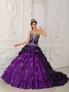 Ruffled Purple Sweetheart Organza Appliques Quinceanera Dress with Train