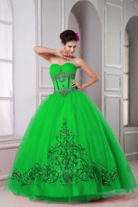 Green Ball Gown Sweetheart Tulle Beading Quinceanera Dresss with Embroidery