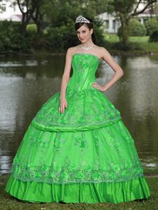 Modest Green Appliques and Beading Taffeta Sweet Sixteen Quinceanera Dresses