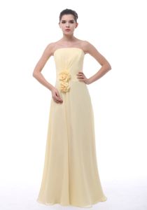 Modest Strapless Light Yellow Full-length Quinceanera Dama Dress with Flowers