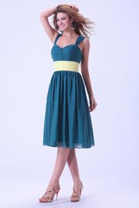 Simple Teal Knee-length Quince Dama Dresses with Straps and Yellow Belt
