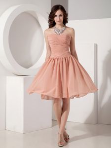 A-Line Sweetheart Knee-Length Dama Dress with Ruching in Peach in Evanton