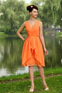 Orange V-neck Knee-length Chiffon Ruched Dama Quinceanera Dresses in Everett