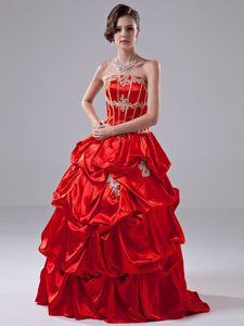 Luxurious Red Strapless Long Quince Dresses with Pick-ups and Appliques
