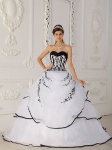 Sweetheart Floor-length White Sweet 16 Dress with Embroidery in Crivitz