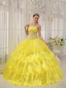 Lovely Strapless Yellow Quinceanera Gowns in Floor-length with Beading