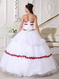 White Sweetheart Floor-length Quinceanera Gown Dress with Appliques
