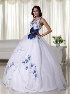 Top Zipper-up Halter White Dress for Quinceanera with Bow and Appliques