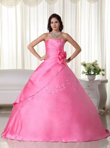 High-class Pink Beaded Quinces Dresses with Handmade Flower on Sale