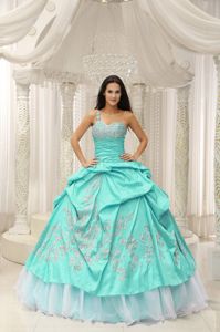 Baby Blue Single Shoulder Beaded Long Sweet 16 Dresses with Appliques
