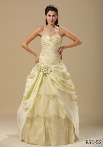 Light Yellow Sweetheart Full-length Dresses For Quinceanera with Flowers