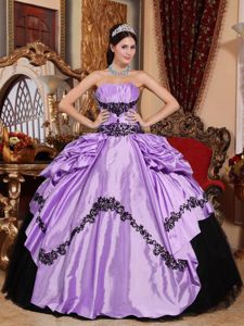 Strapless Taffeta Quinceanera Dress in Lavender with Appliques in Gravilias